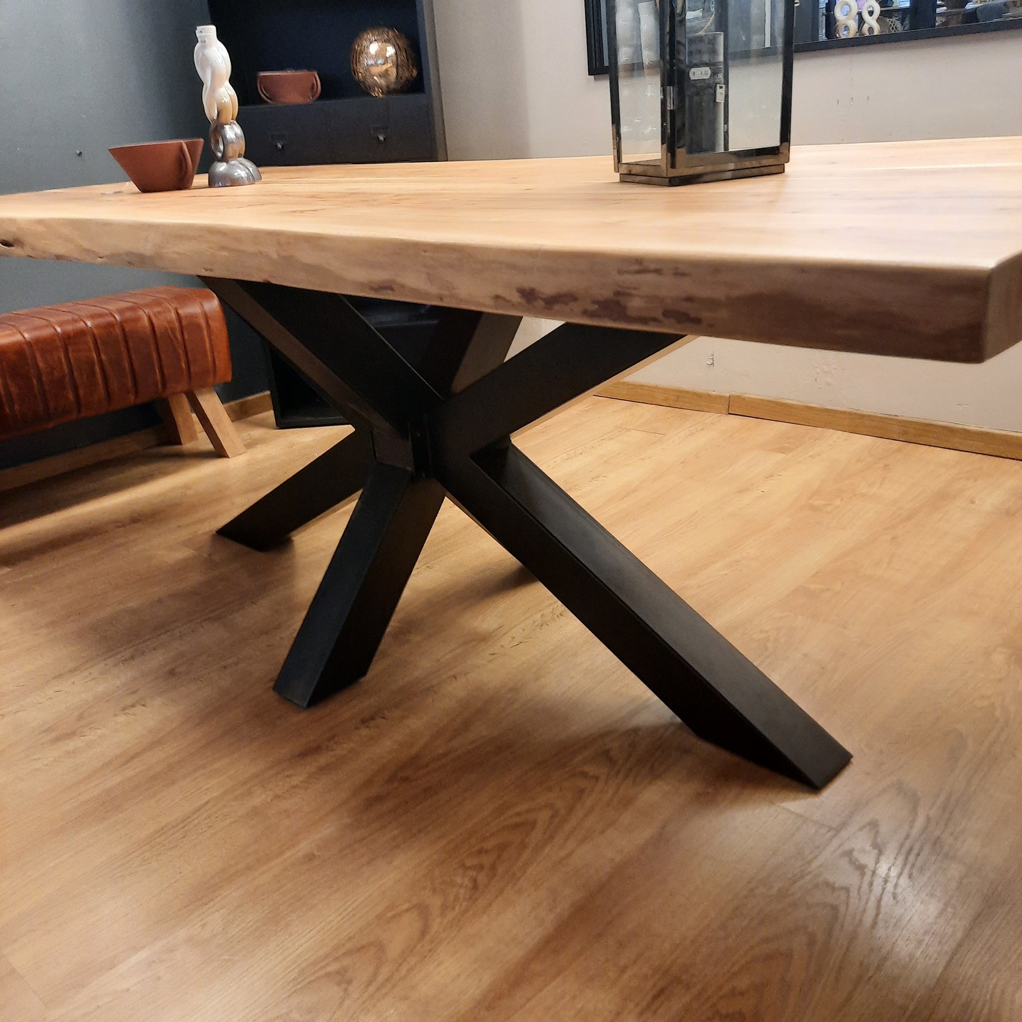 Table ovale danois acacia manguier bord vif 