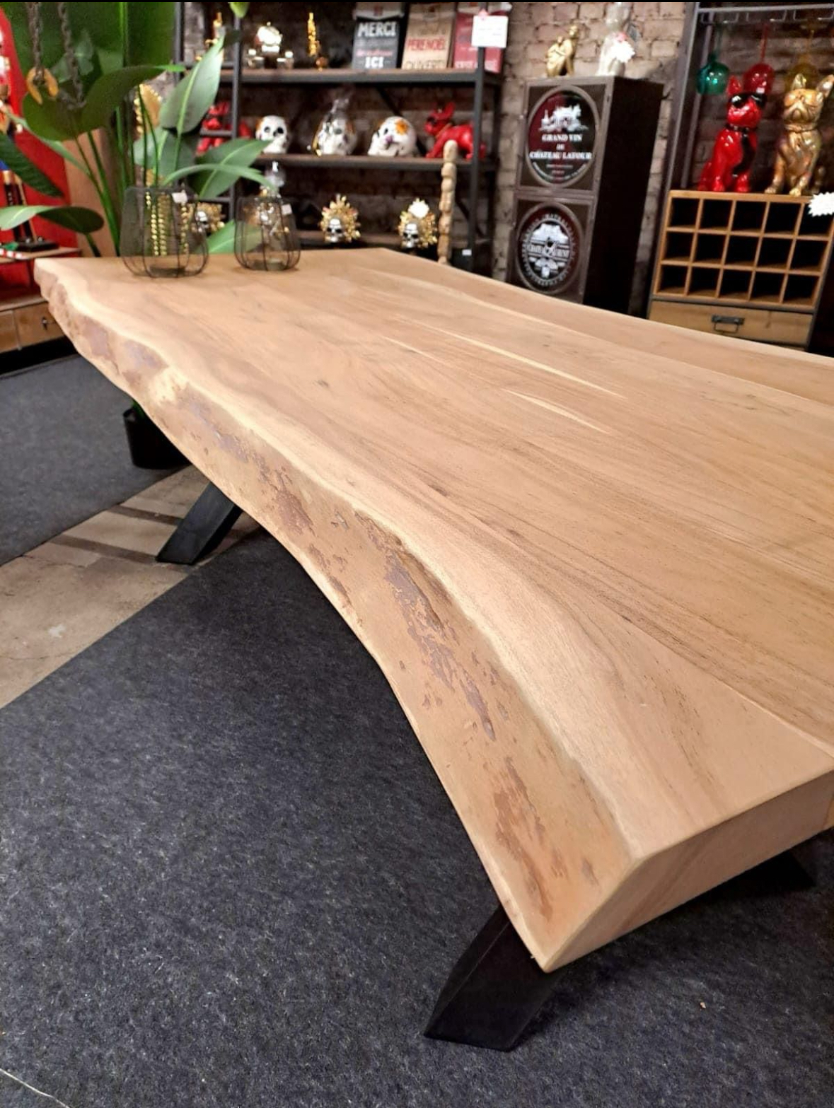 Table acacia industriel bord vif irregulier